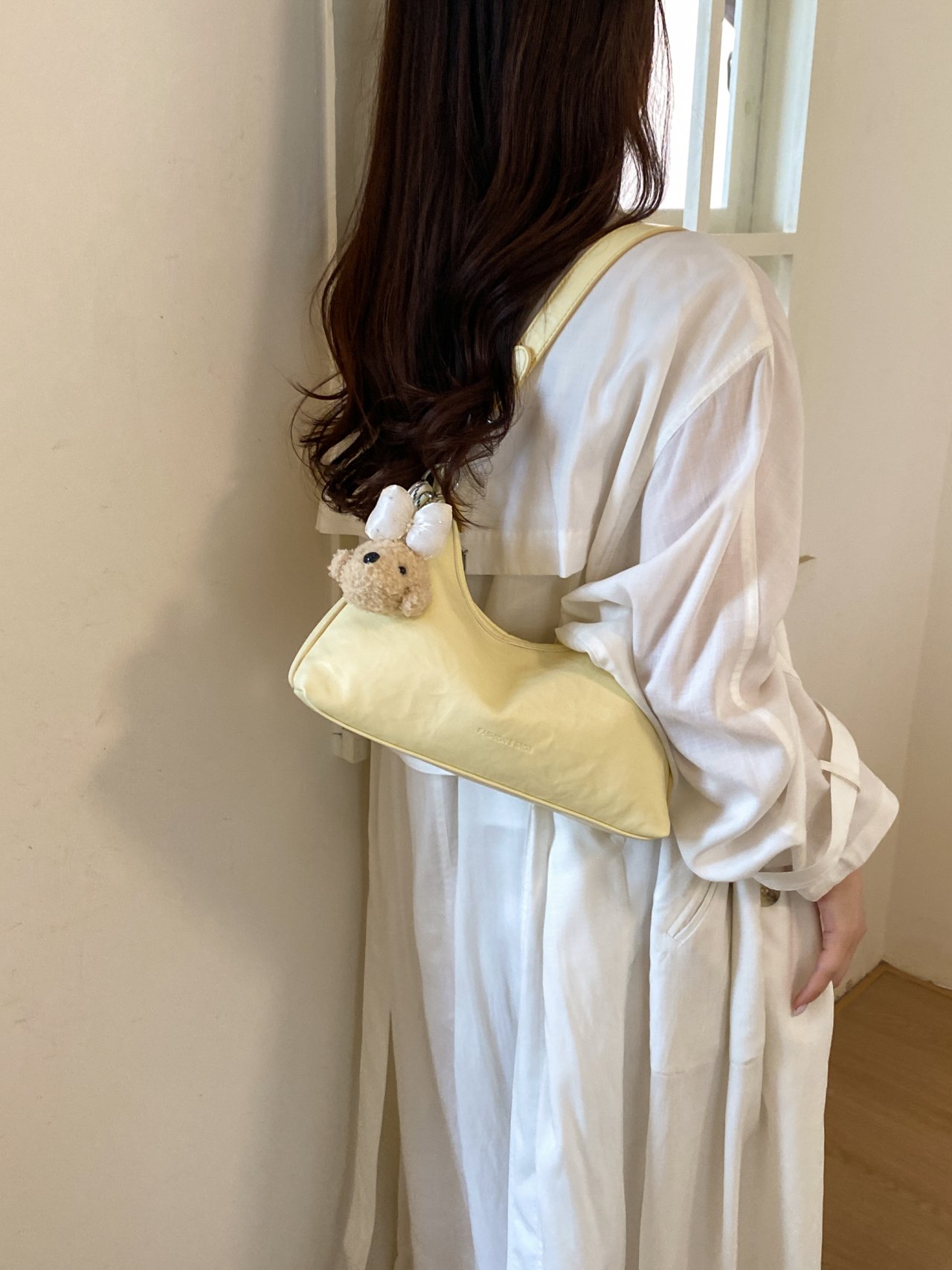 شنطة كتف سادة مع دلاية