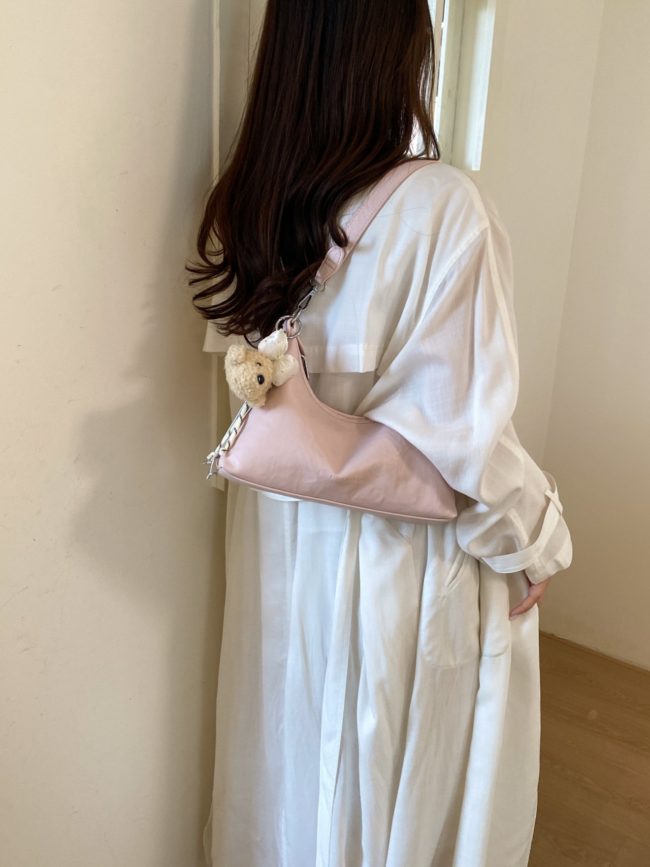شنطة كتف سادة مع دلاية