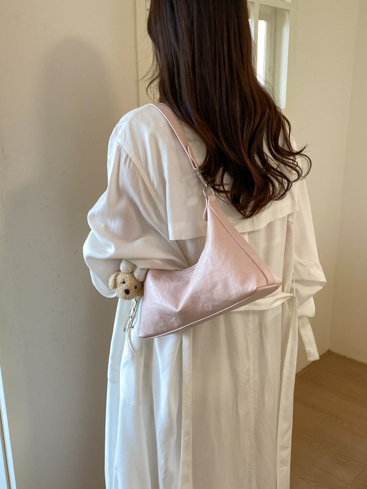 شنطة كتف سادة مع دلاية