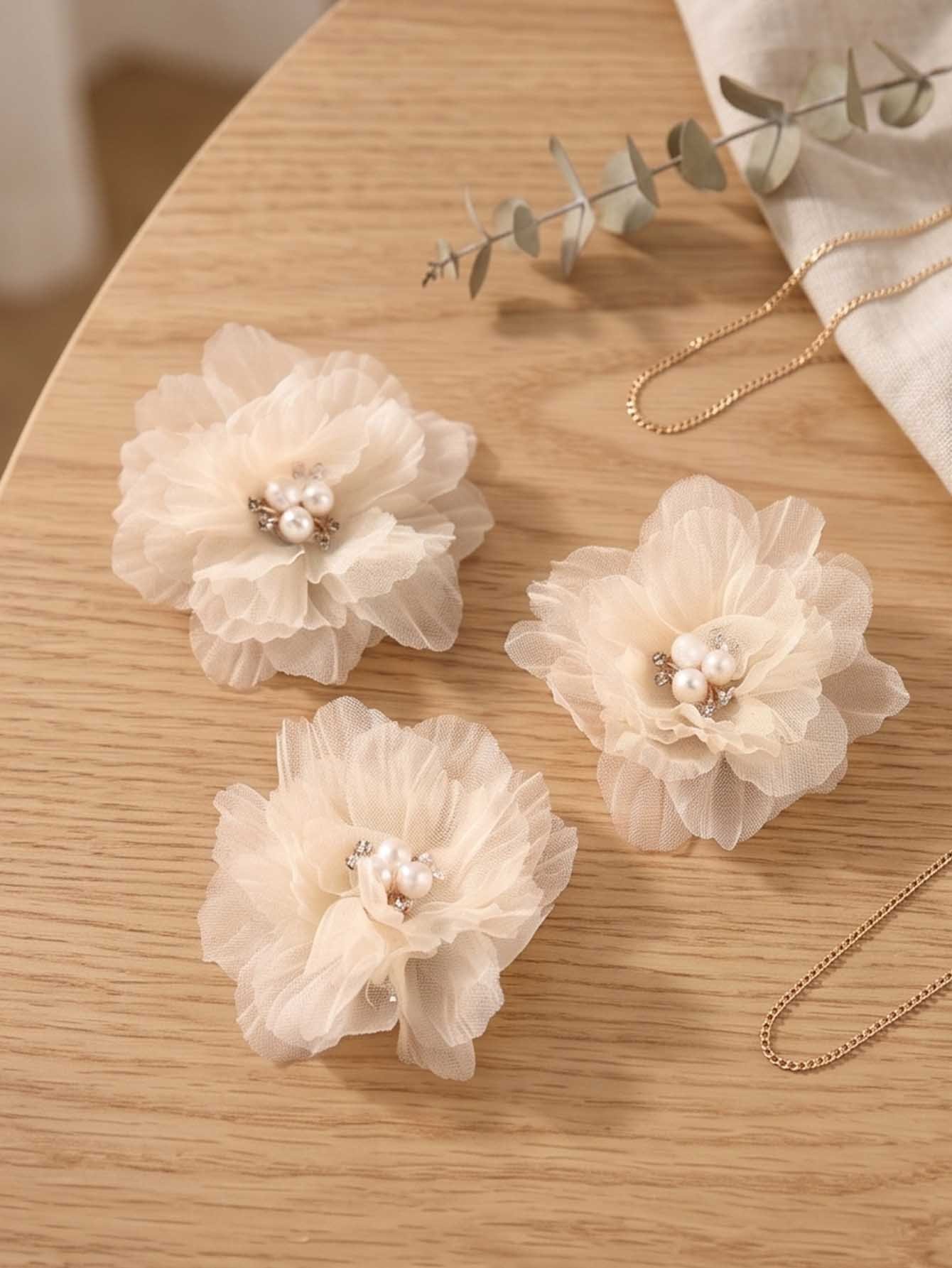 Off-White Floral Hair Clips