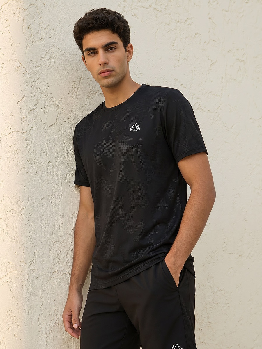Men Performance Textured T-Shirt