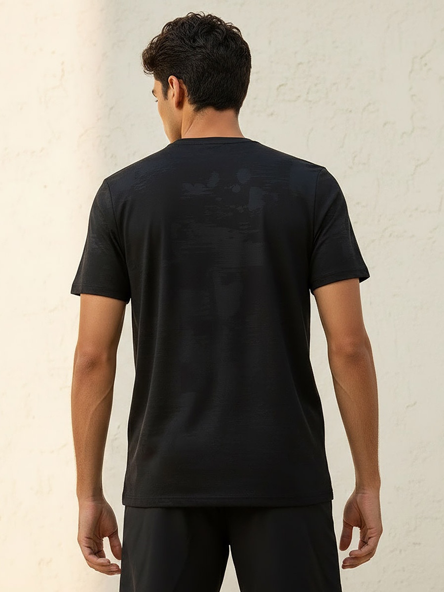 Men Performance Textured T-Shirt