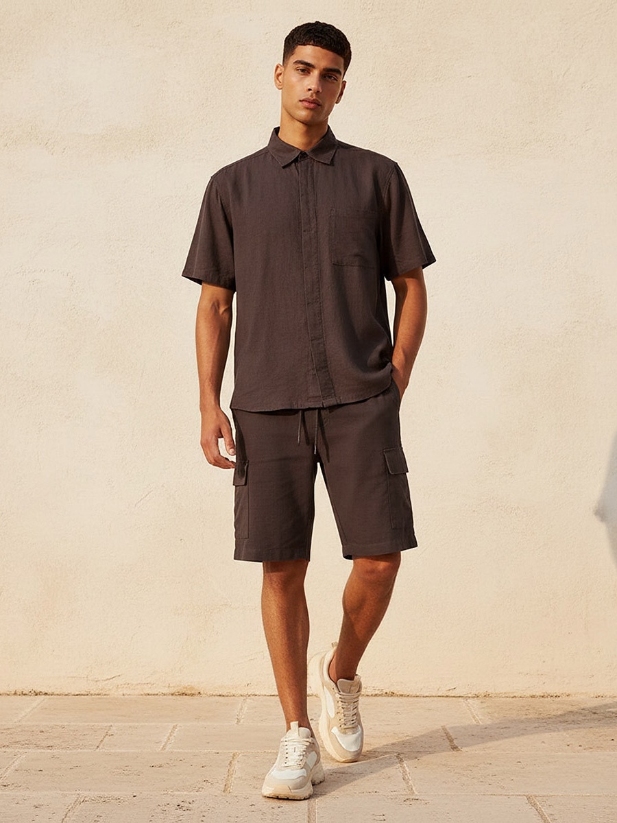 Men Regular Fit Collared Short Sleeves Shirt