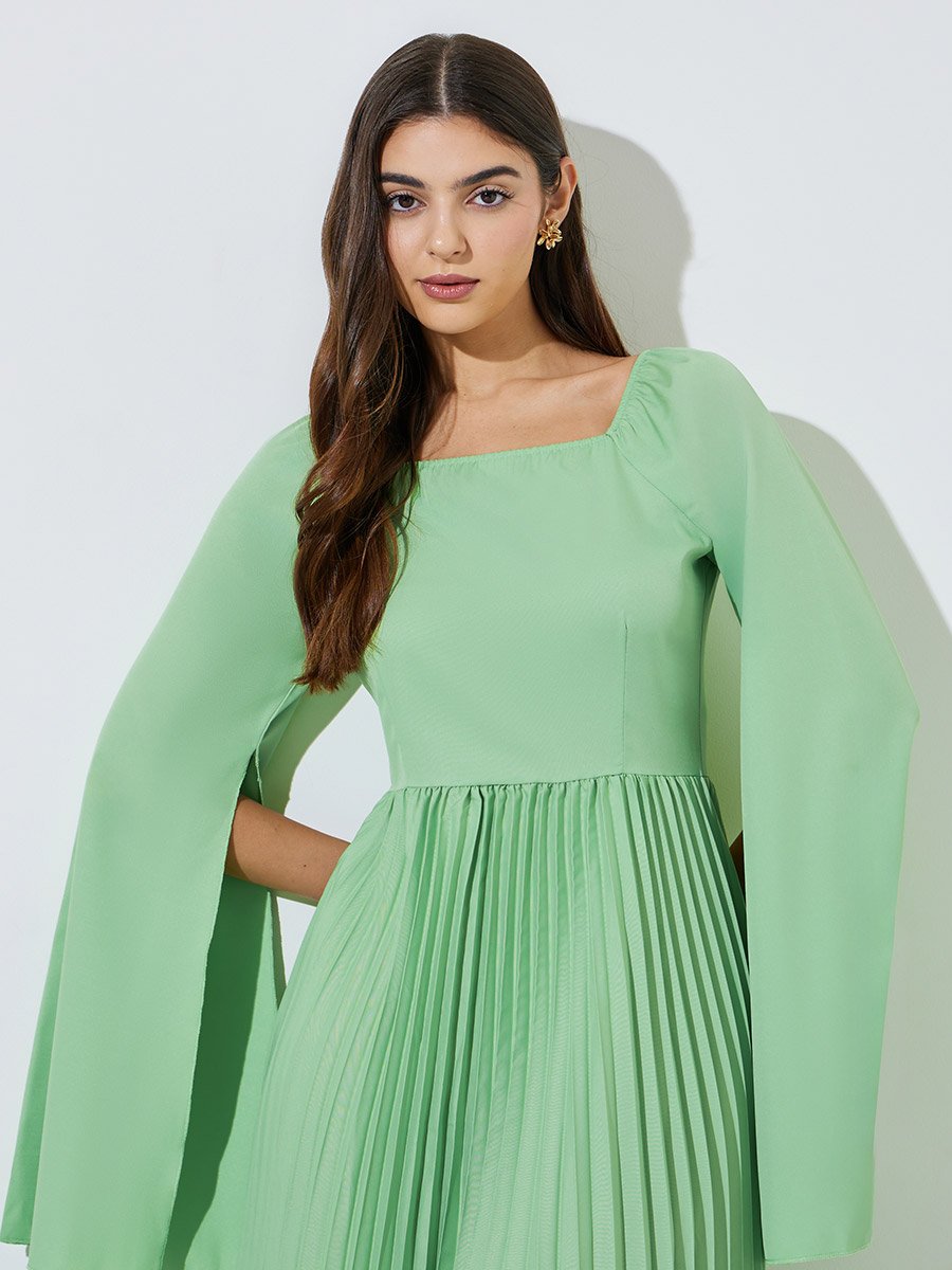Green Cape Sleeves Pleated A-Line Midi Dress