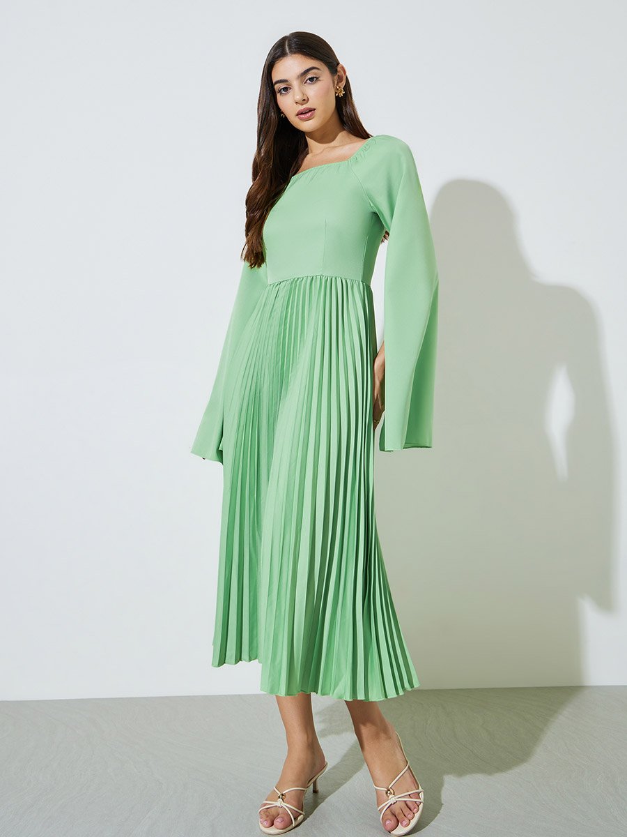 Green Cape Sleeves Pleated A-Line Midi Dress