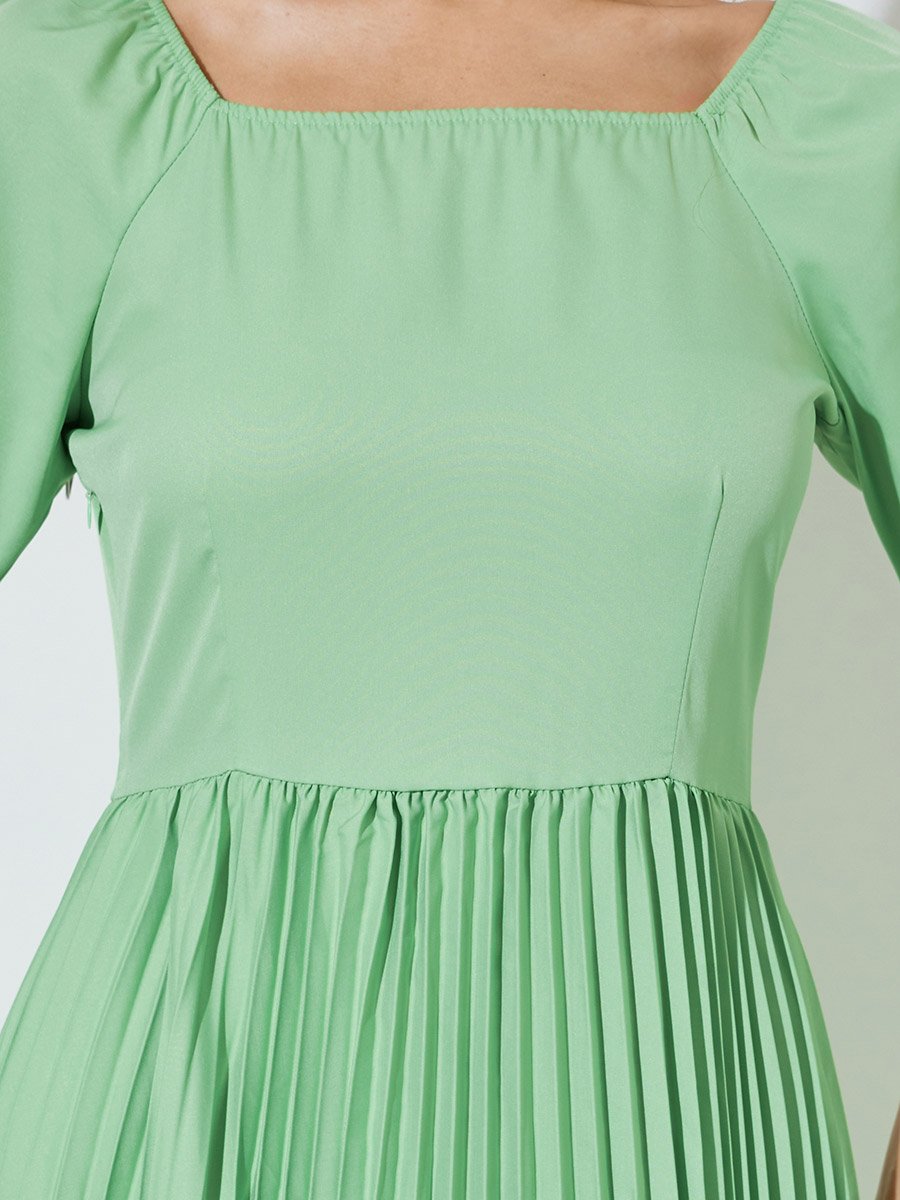 Green Cape Sleeves Pleated A-Line Midi Dress