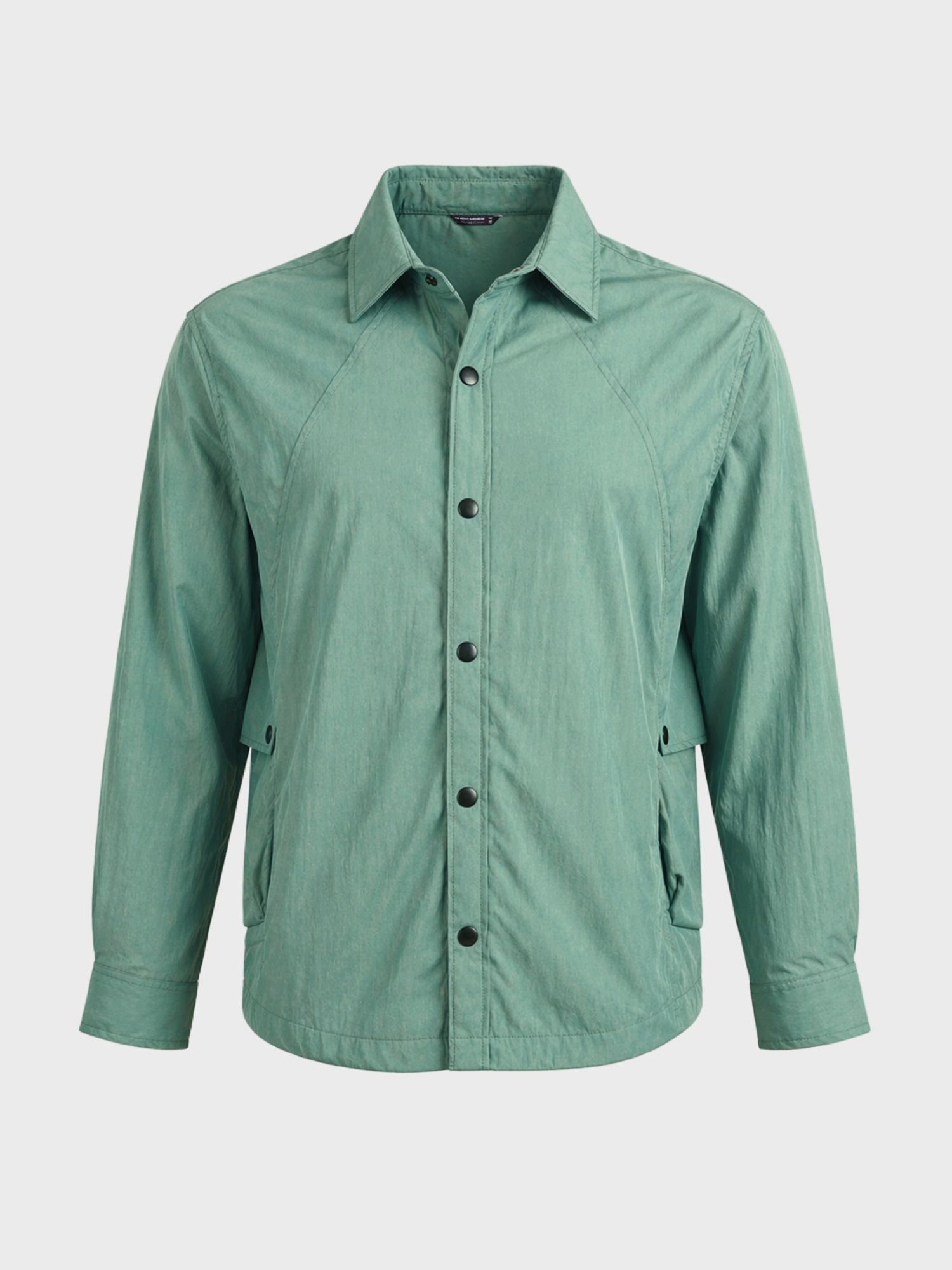 Men Relaxed Fit Solid Cutaway Collar Casual Shirt
