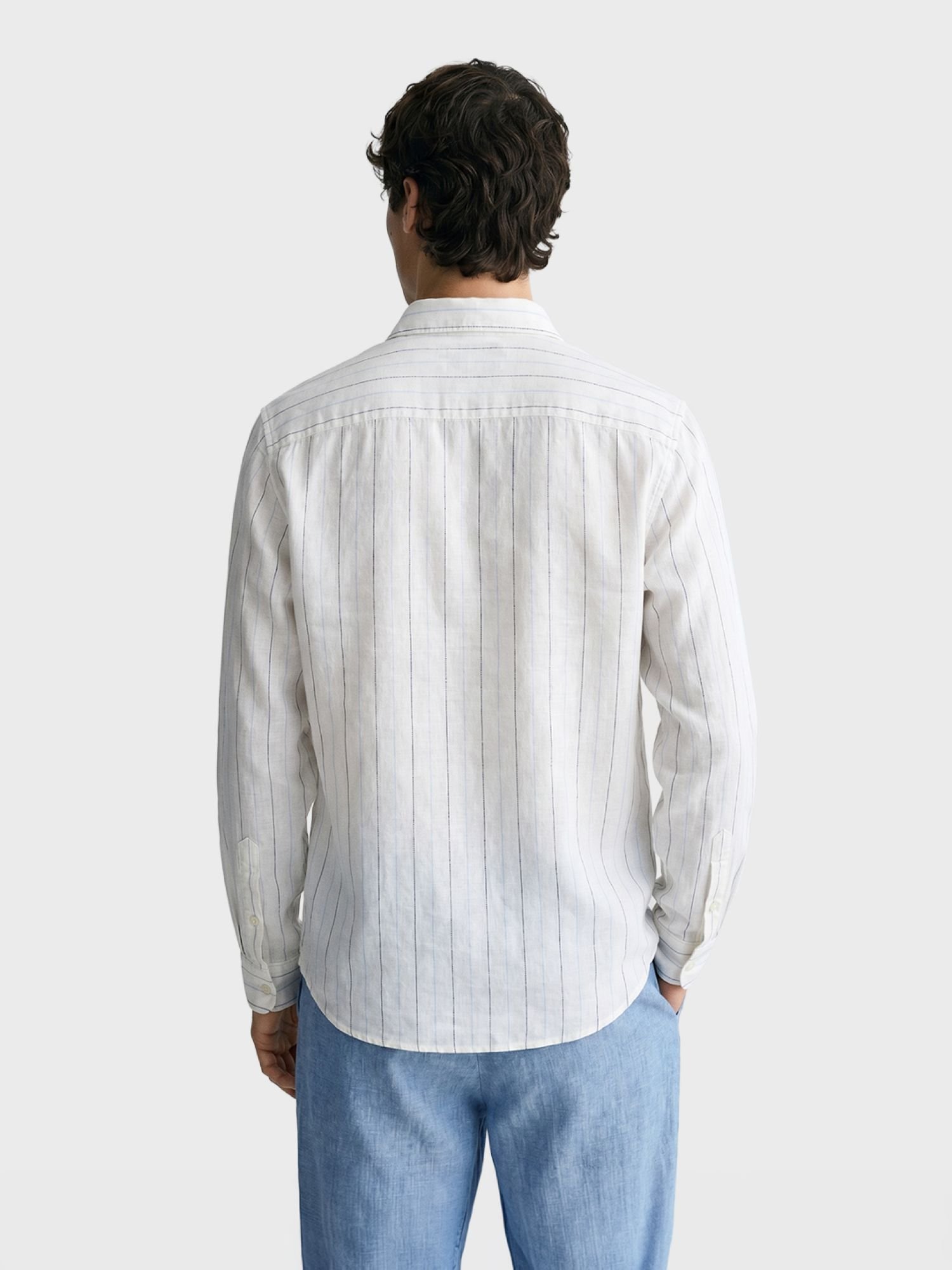 Men Regular Fit Striped Cutaway Collar Casual Shirt