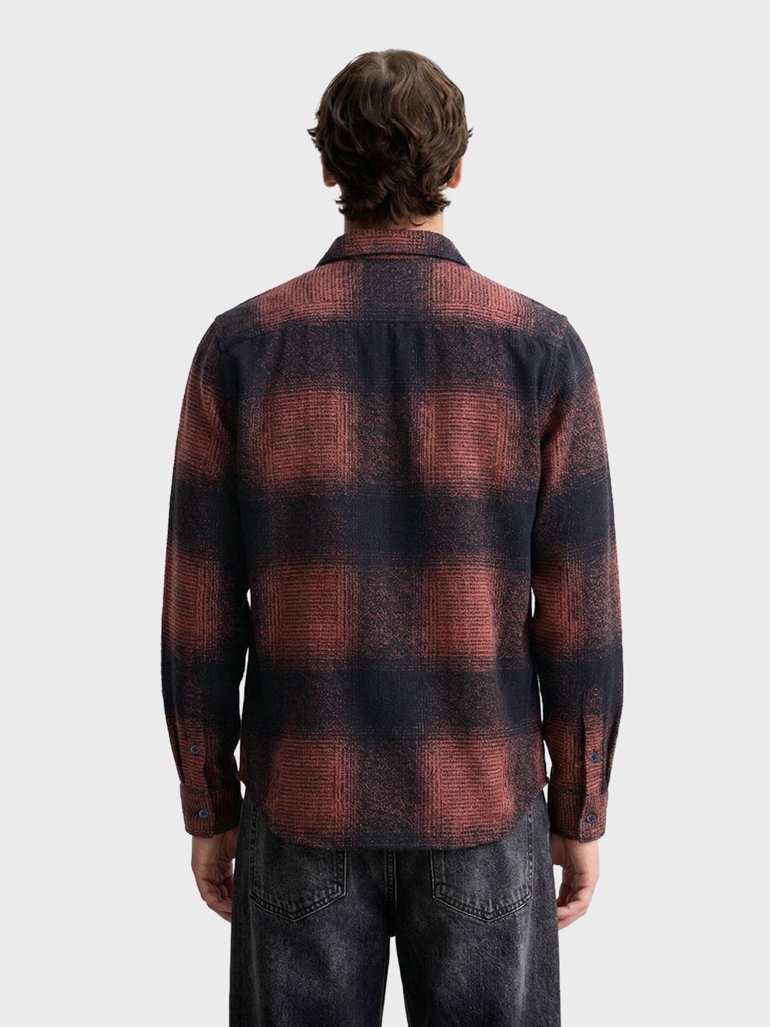 Men Slim Fit Checked Cutaway Collar Casual Shirt