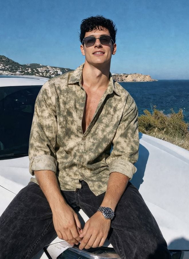 Men Regular Fit Printed Cutaway Collar Casual Shirt