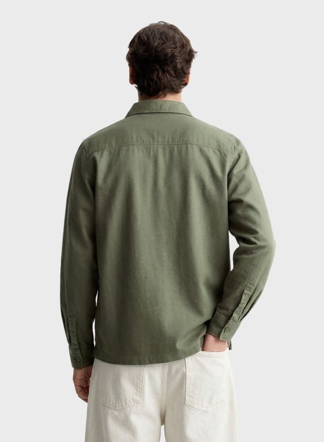 Men Regular Fit Solid Cutaway Collar Casual Shirt