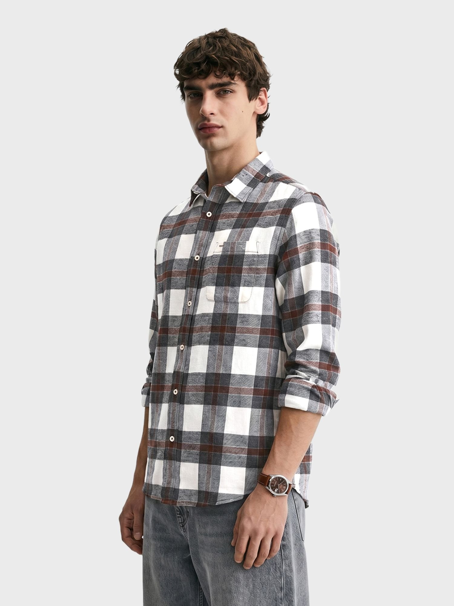 Men Slim Fit Checked Cutaway Collar Casual Shirt