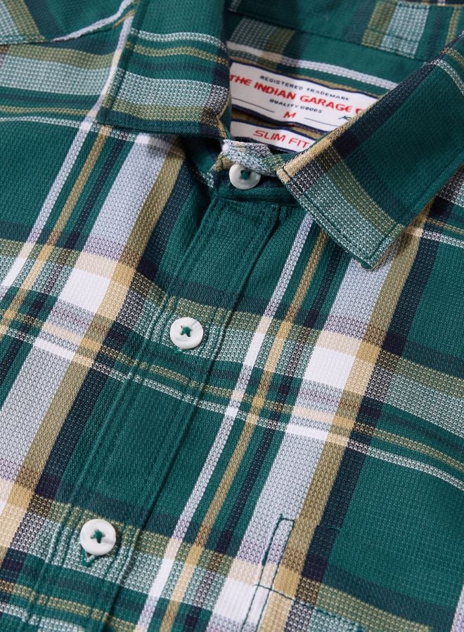 Men Slim Fit Checked Cutaway Collar Casual Shirt