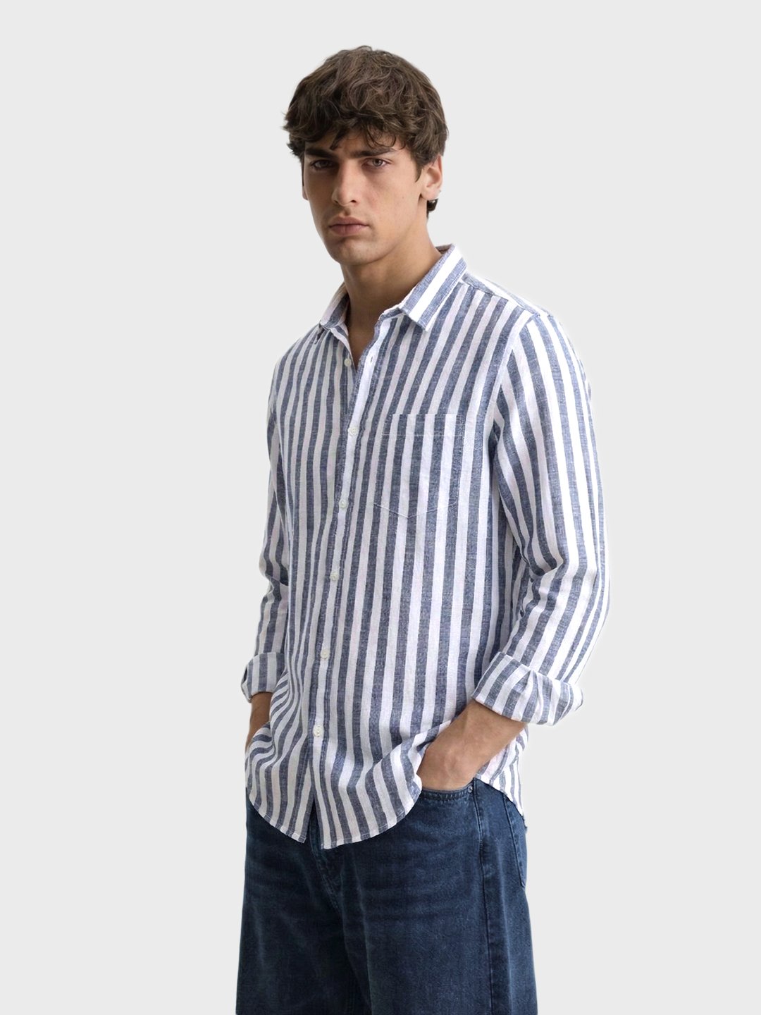 Men Slim Fit Striped Cutaway Collar Casual Shirt