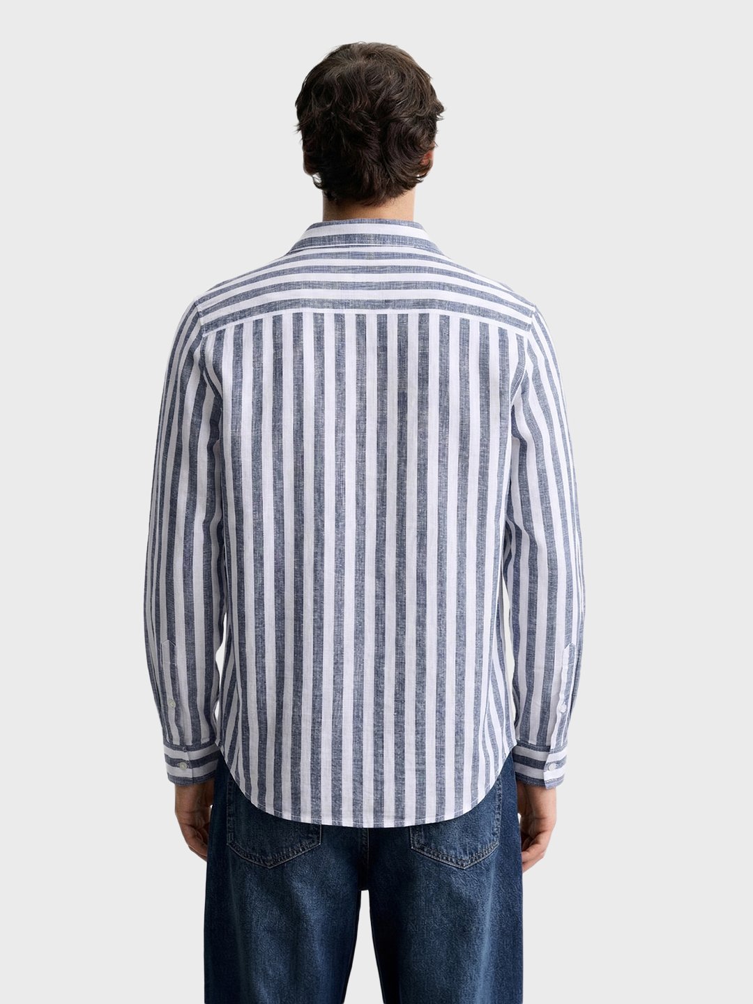 Men Slim Fit Striped Cutaway Collar Casual Shirt