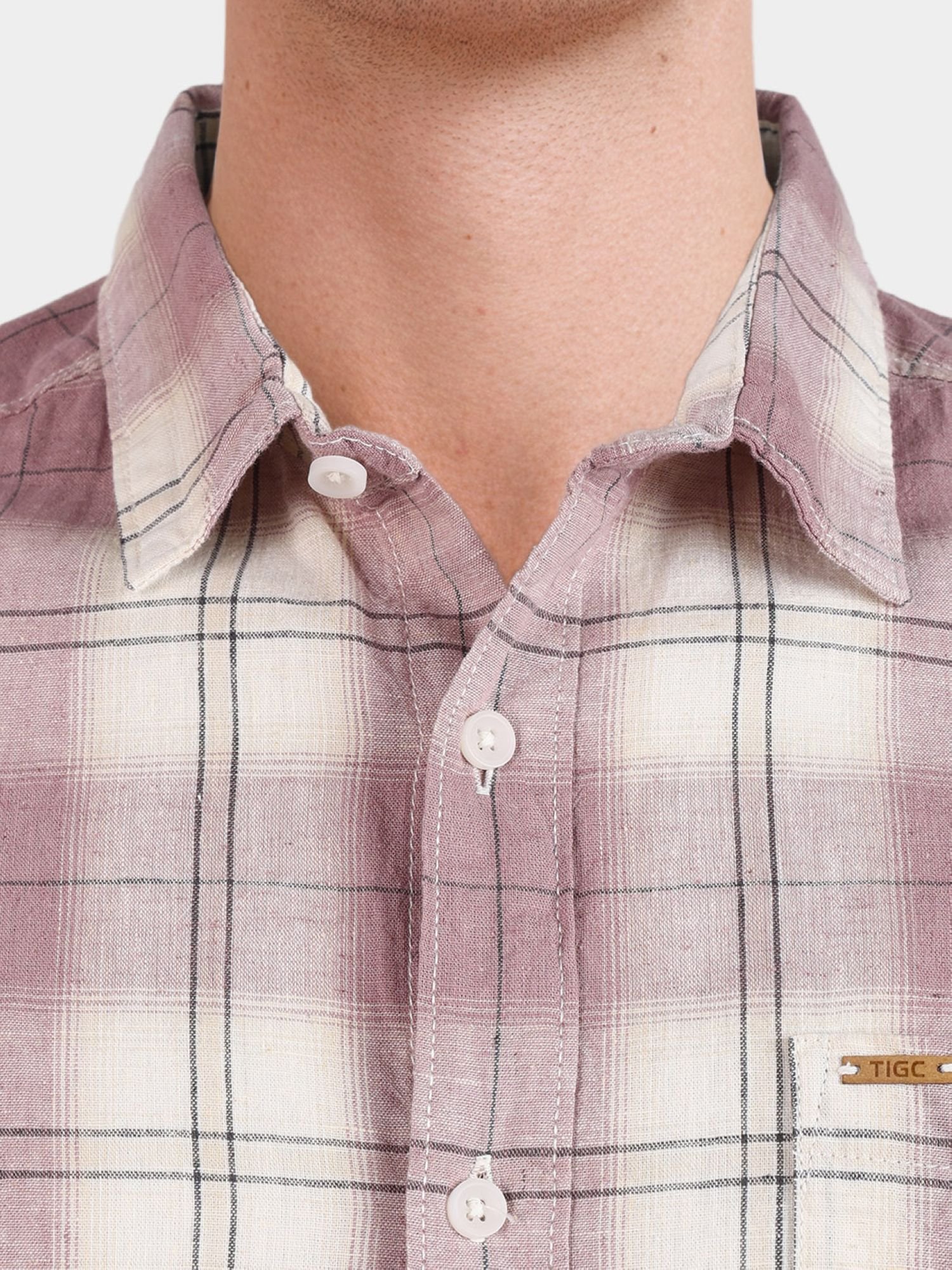 Men Regular Fit Checked Cutaway Collar Casual Shirt