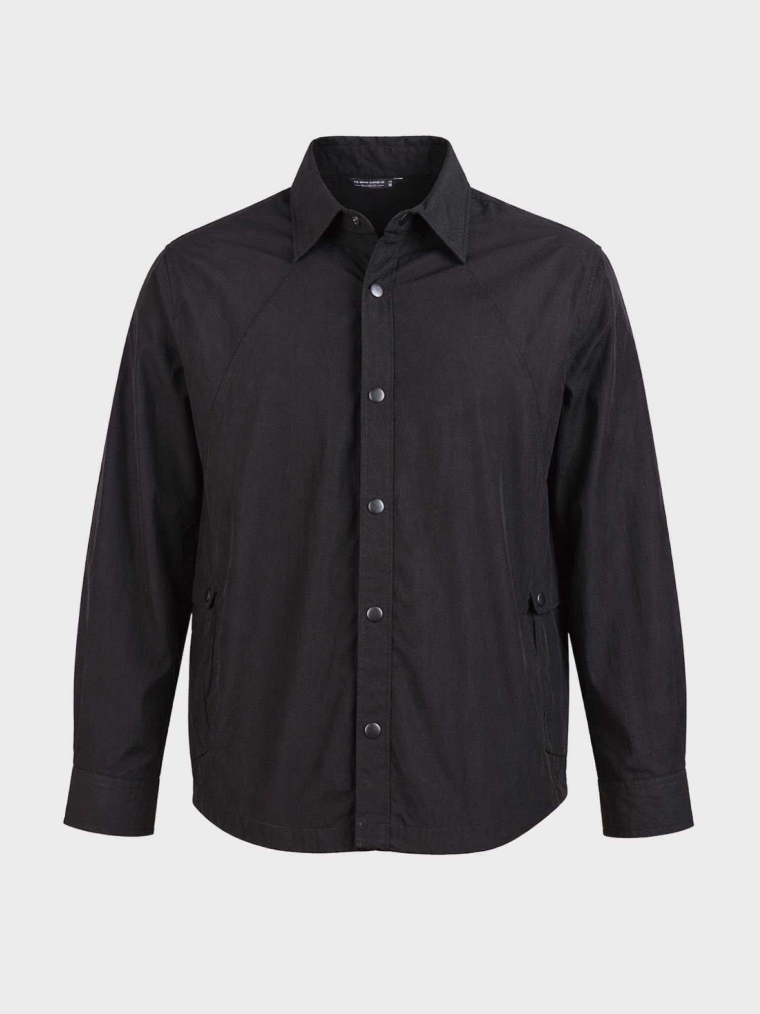 Men Relaxed Fit Solid Cutaway Collar Casual Shirt