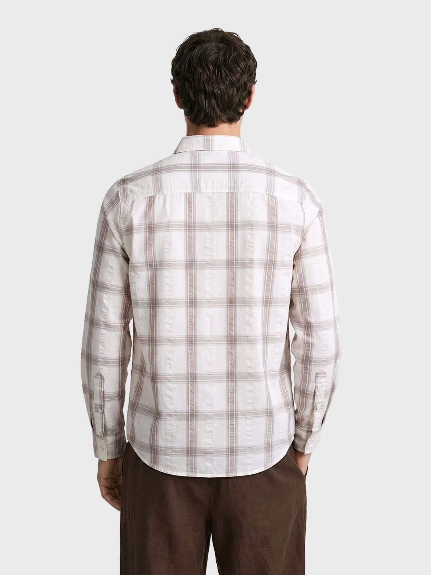 Men Regular Fit Checked Cutaway Collar Casual Shirt