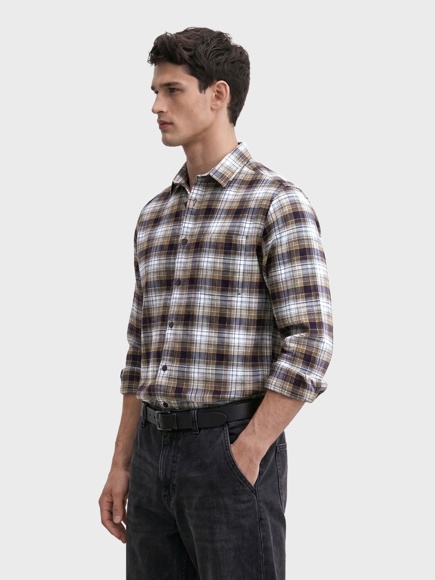 Men Slim Fit Checked Cutaway Collar Casual Shirt
