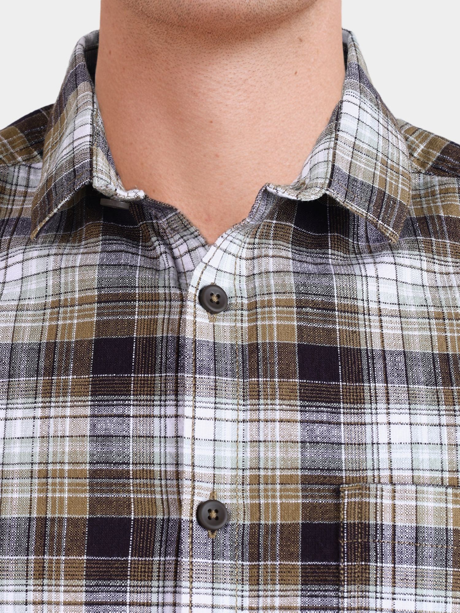 Men Slim Fit Checked Cutaway Collar Casual Shirt