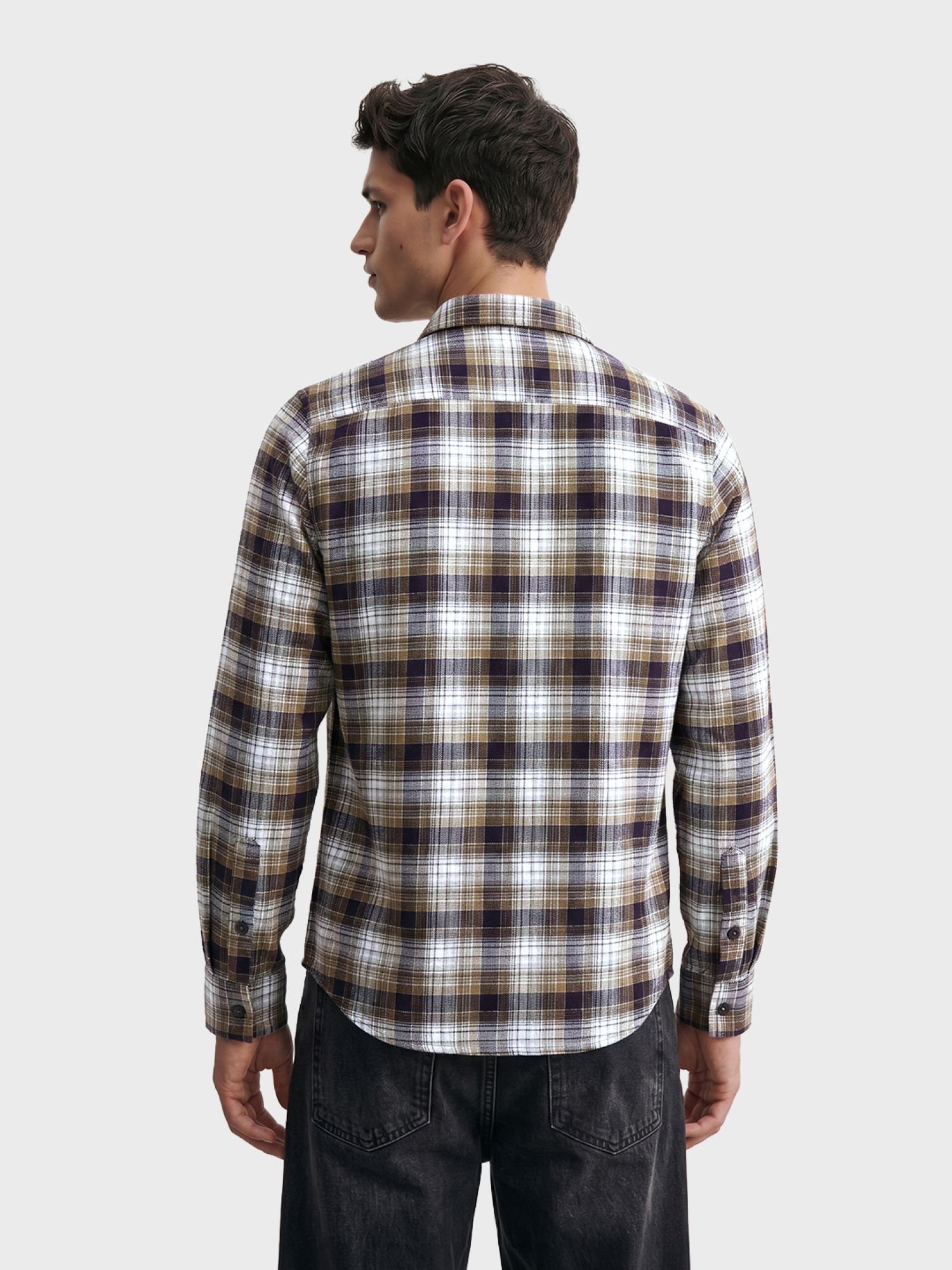 Men Slim Fit Checked Cutaway Collar Casual Shirt