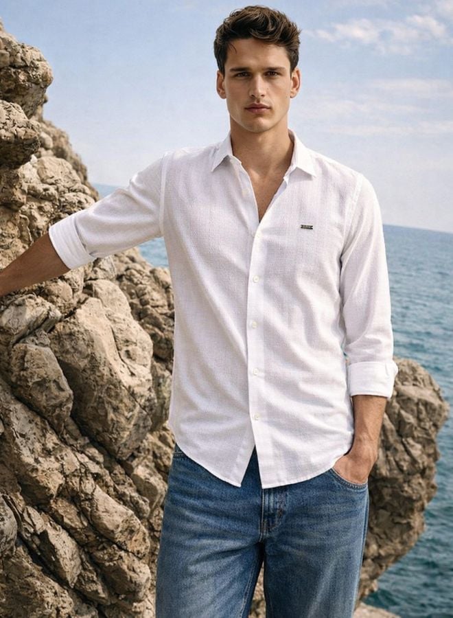 Men Slim Fit Textured Cutaway Collar Casual Shirt