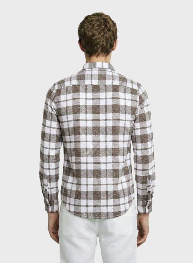 Men Regular Fit Checked Cutaway Collar Casual Shirt