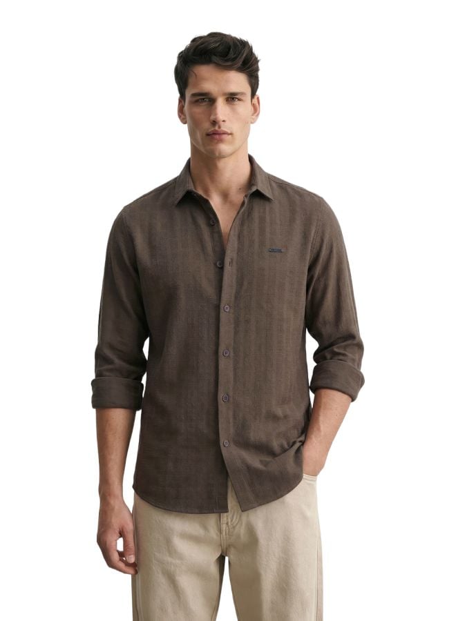Men Slim Fit Textured Cutaway Collar Casual Shirt