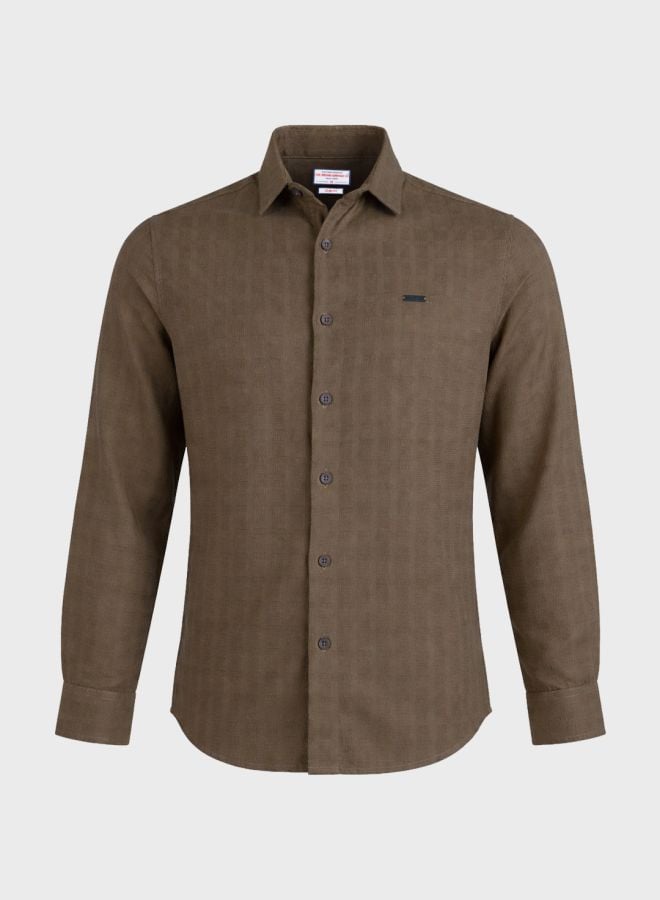Men Slim Fit Textured Cutaway Collar Casual Shirt