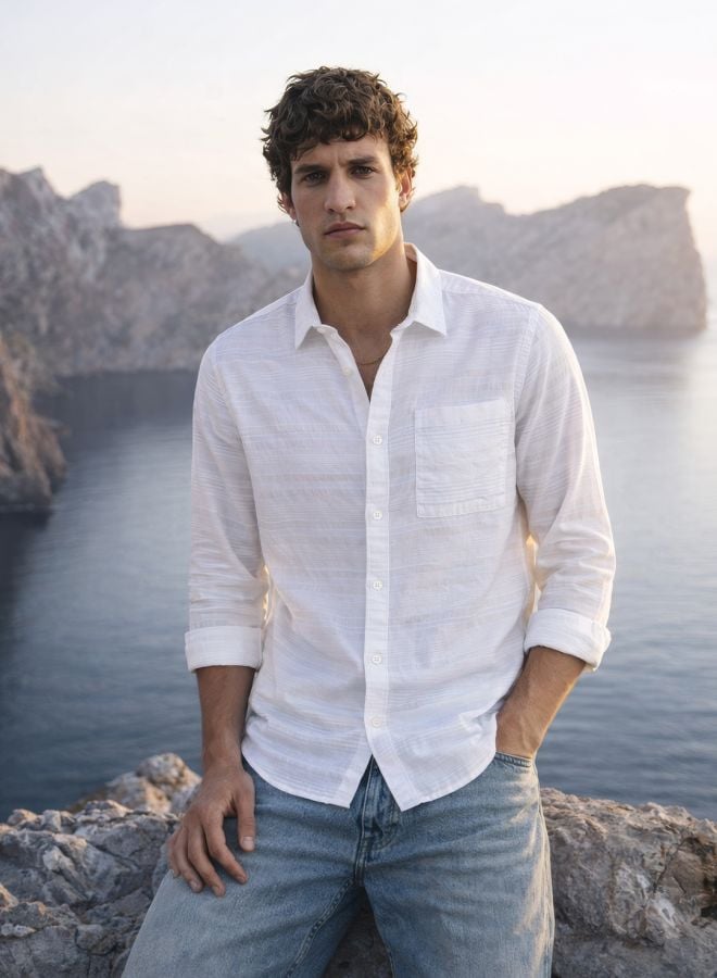 Men Slim Fit Striped Cutaway Collar Casual Shirt