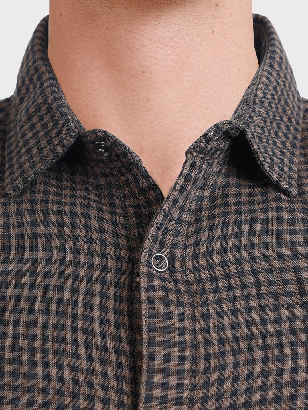 Men Slim Fit Checked Cutaway Collar Casual Shirt