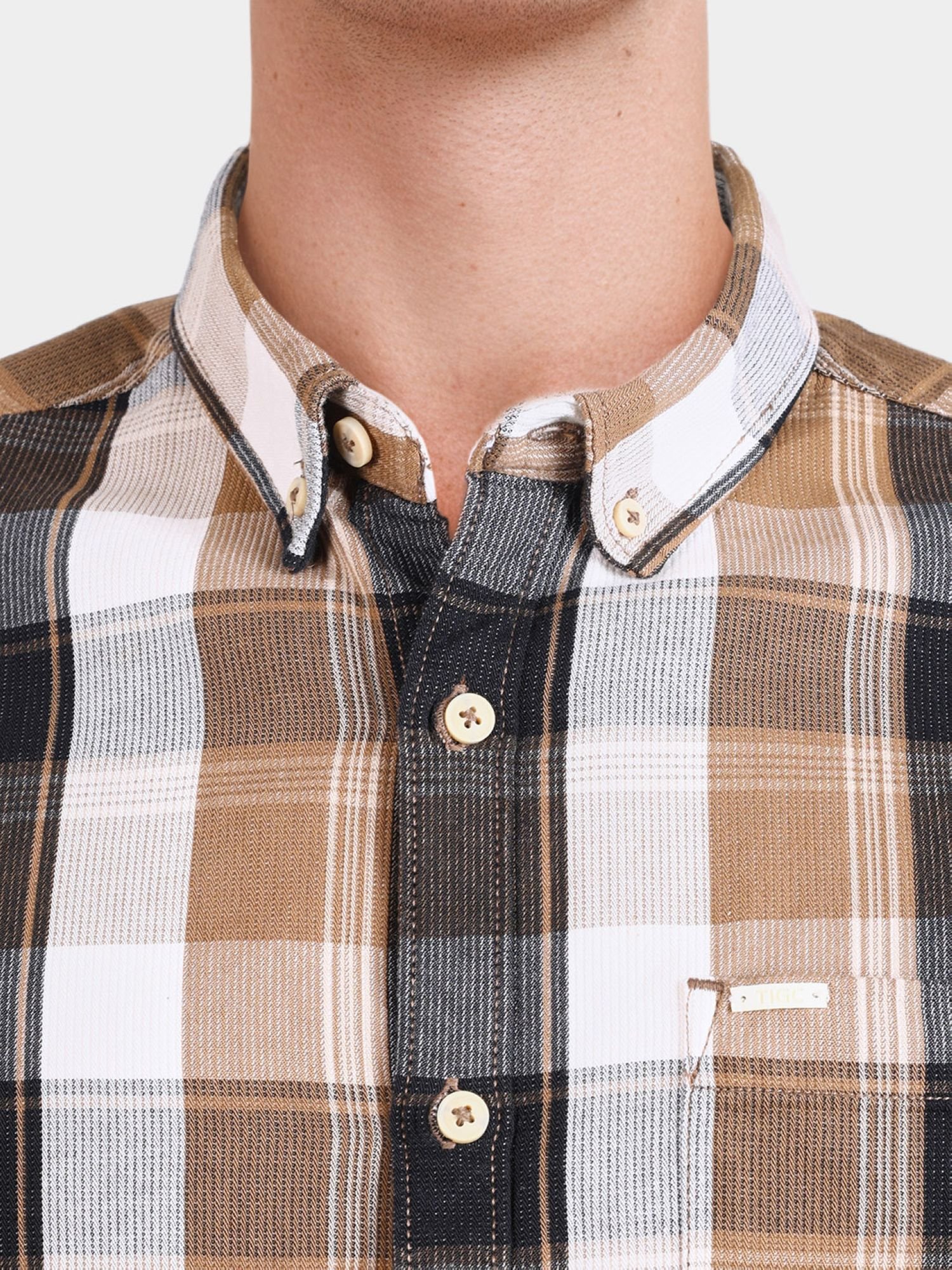 Men Slim Fit Checked Button-down Collar Casual Shirt