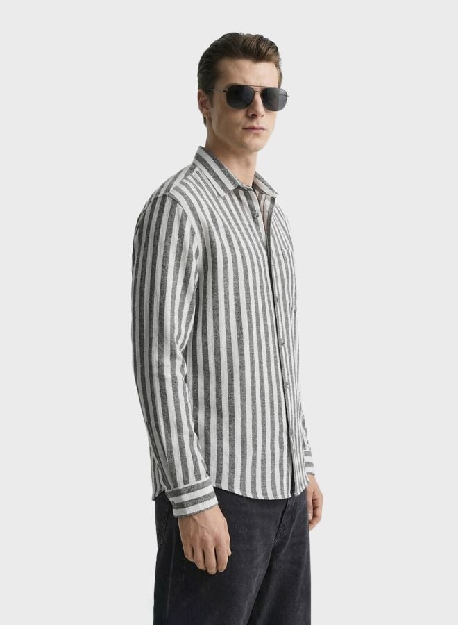 Men Relaxed Fit Striped Cutaway Collar Casual Shirt