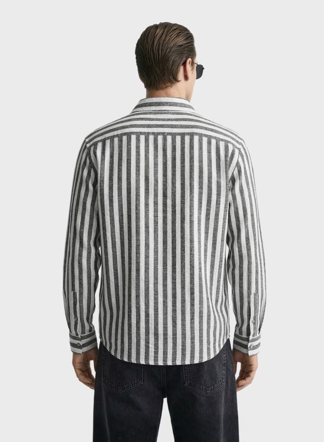 Men Relaxed Fit Striped Cutaway Collar Casual Shirt
