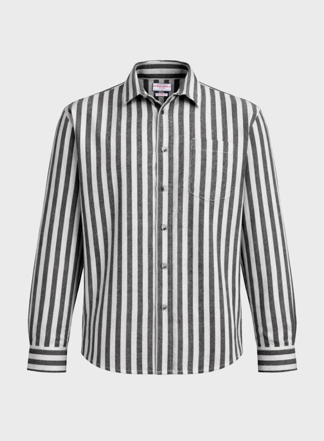 Men Relaxed Fit Striped Cutaway Collar Casual Shirt