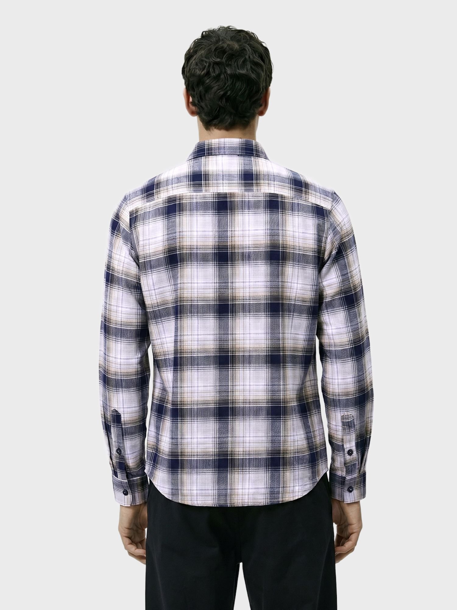 Men Slim Fit Checked Cutaway Collar Casual Shirt
