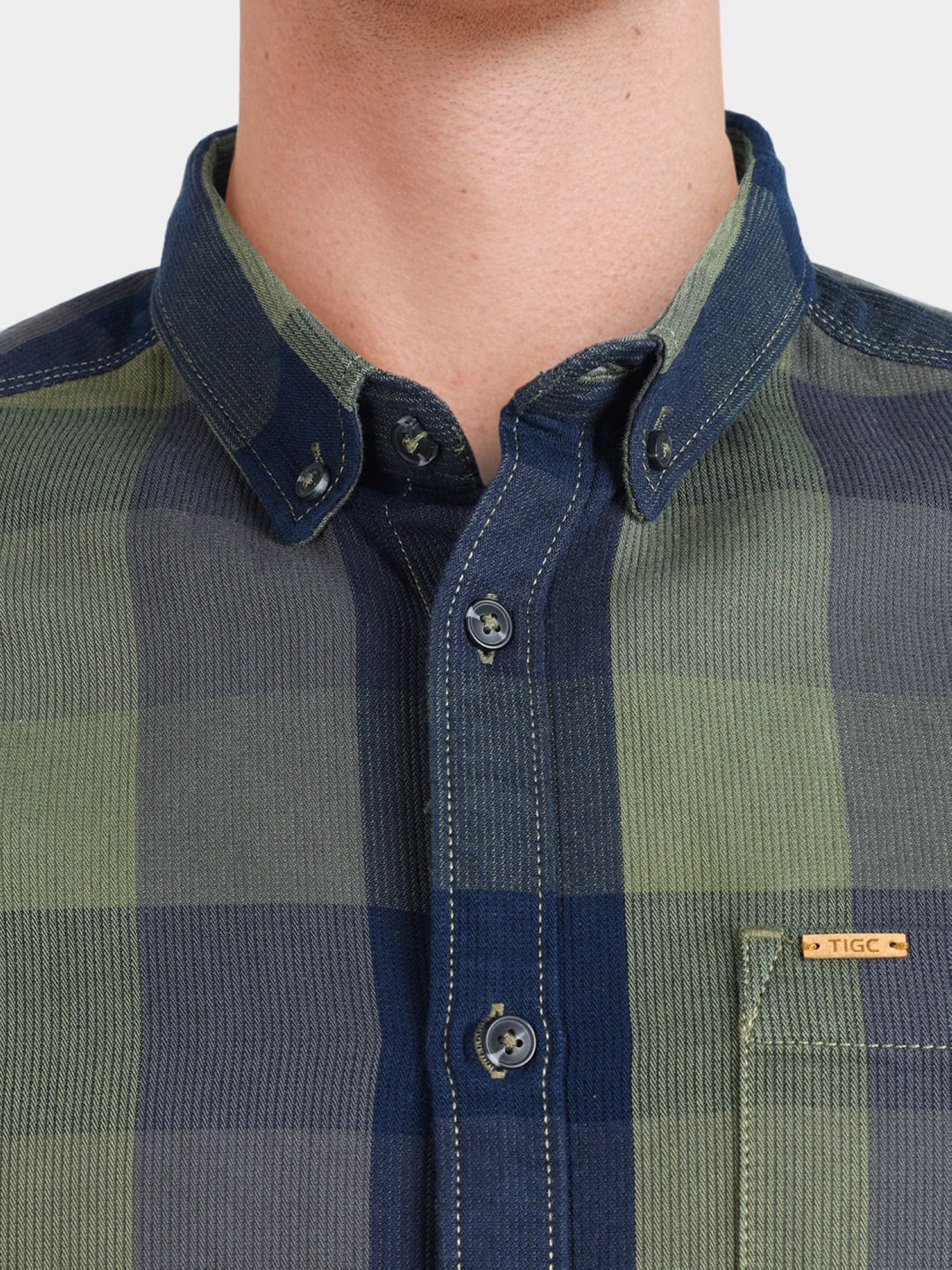 Men Slim Fit Checked Button-down Collar Casual Shirt