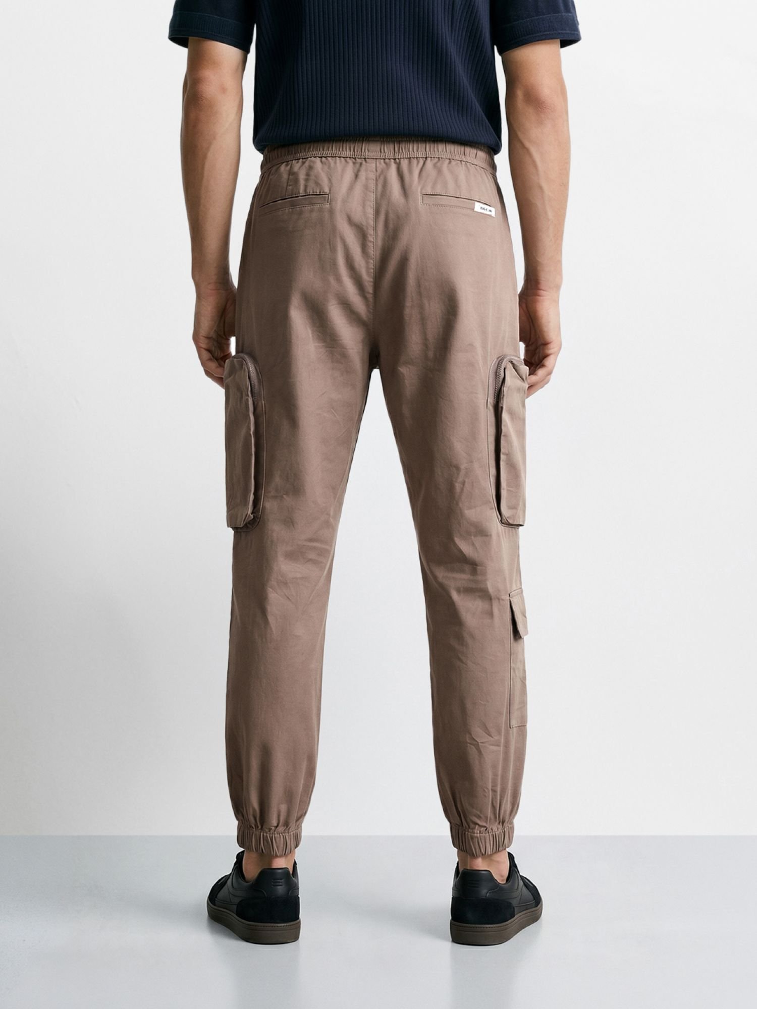 Men Relaxed Fit Solid Cargo Joggers