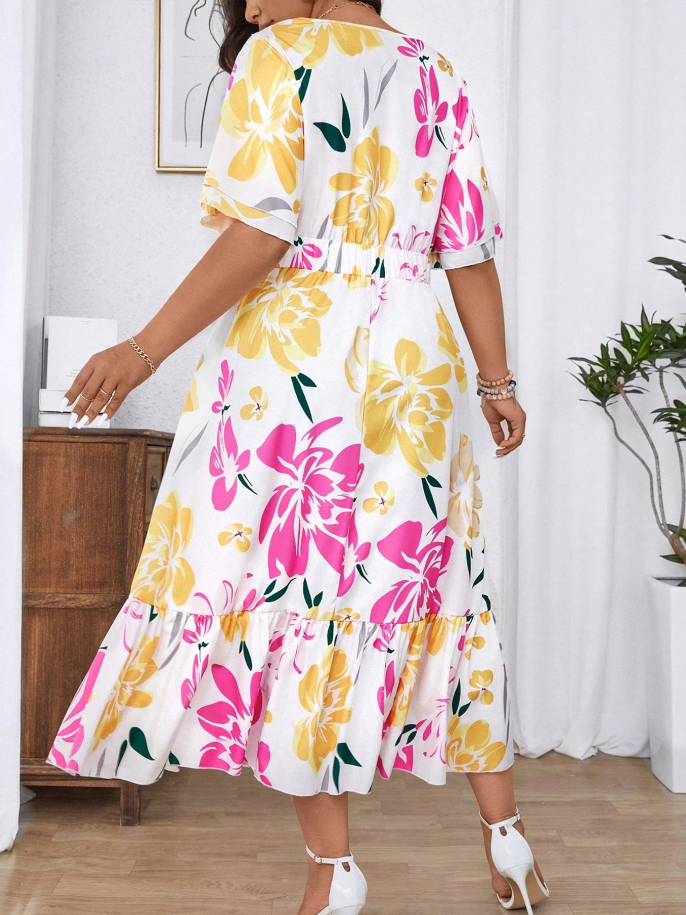 Plus Size White Floral A-Line Knee-Length Dress