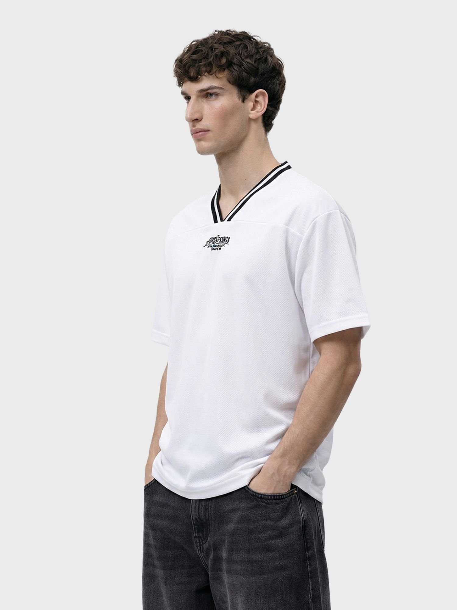 Men Relaxed Fit Embroidered V-Neck T-Shirt