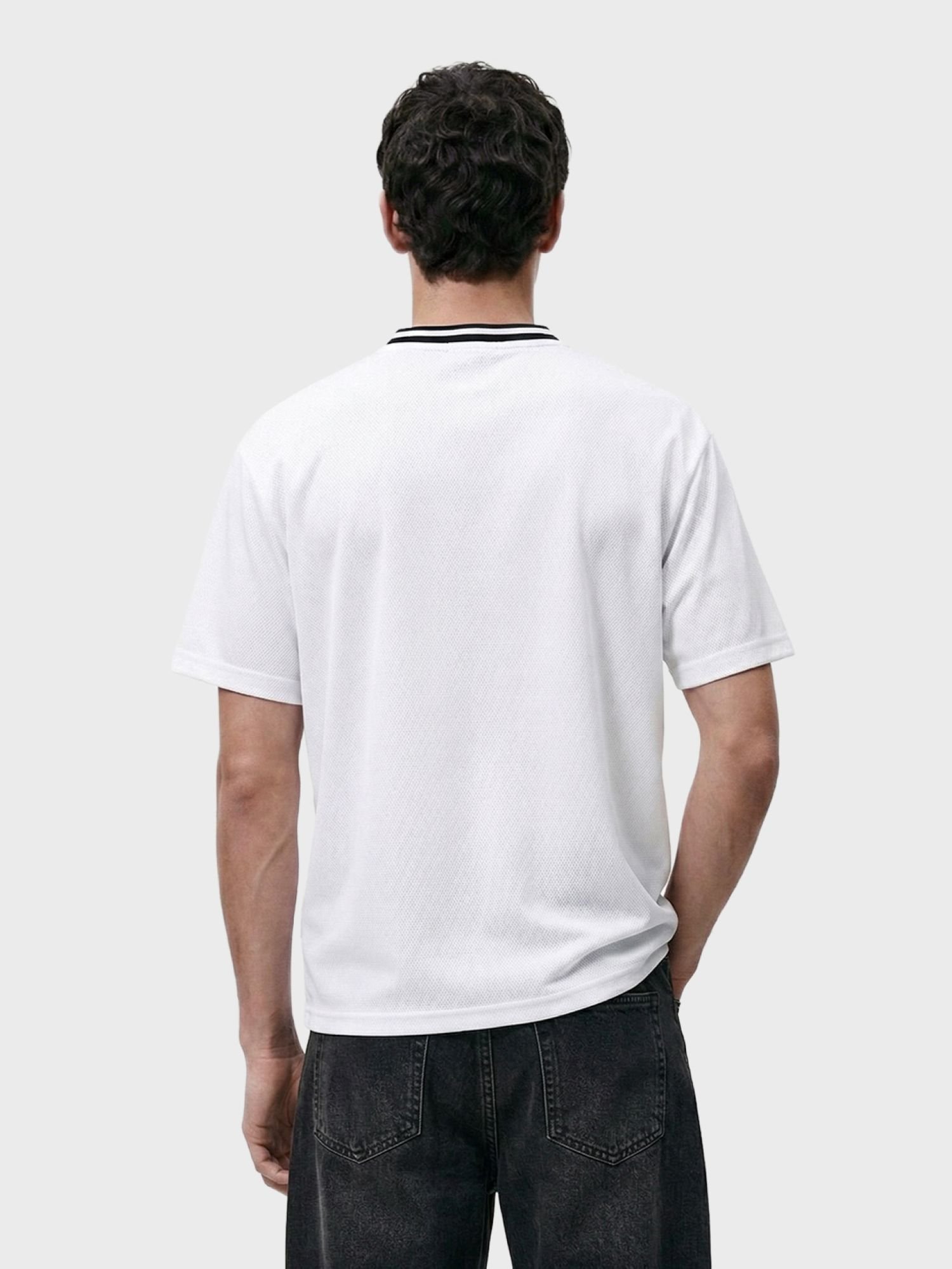 Men Relaxed Fit Embroidered V-Neck T-Shirt