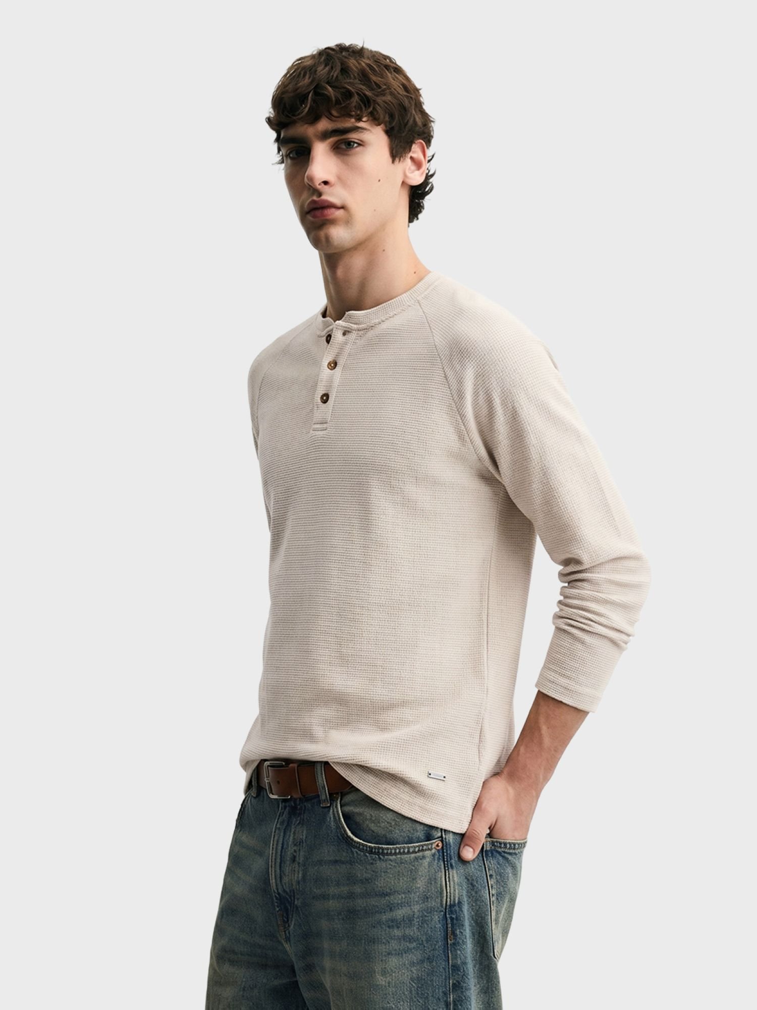 Men Regular Fit Solid Henley Neck T-Shirt