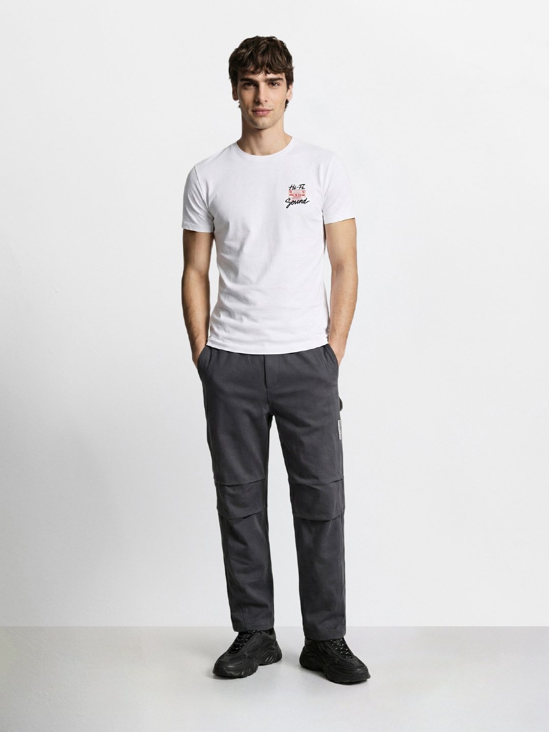 Men Relaxed Fit Solid Mid-Rise Parachute Joggers