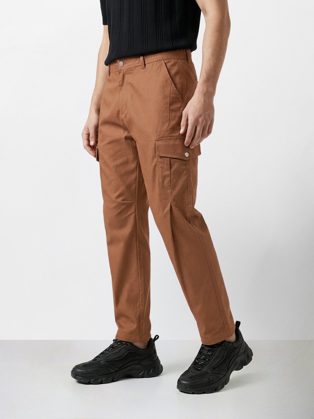 Men Relaxed Fit Solid Mid-Rise Joggers