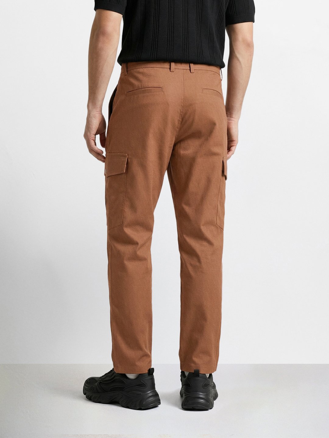 Men Relaxed Fit Solid Mid-Rise Joggers
