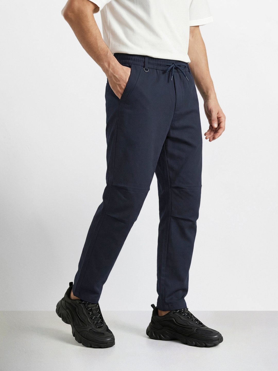 Men Relaxed Fit Solid Mid-Rise Parachute Joggers