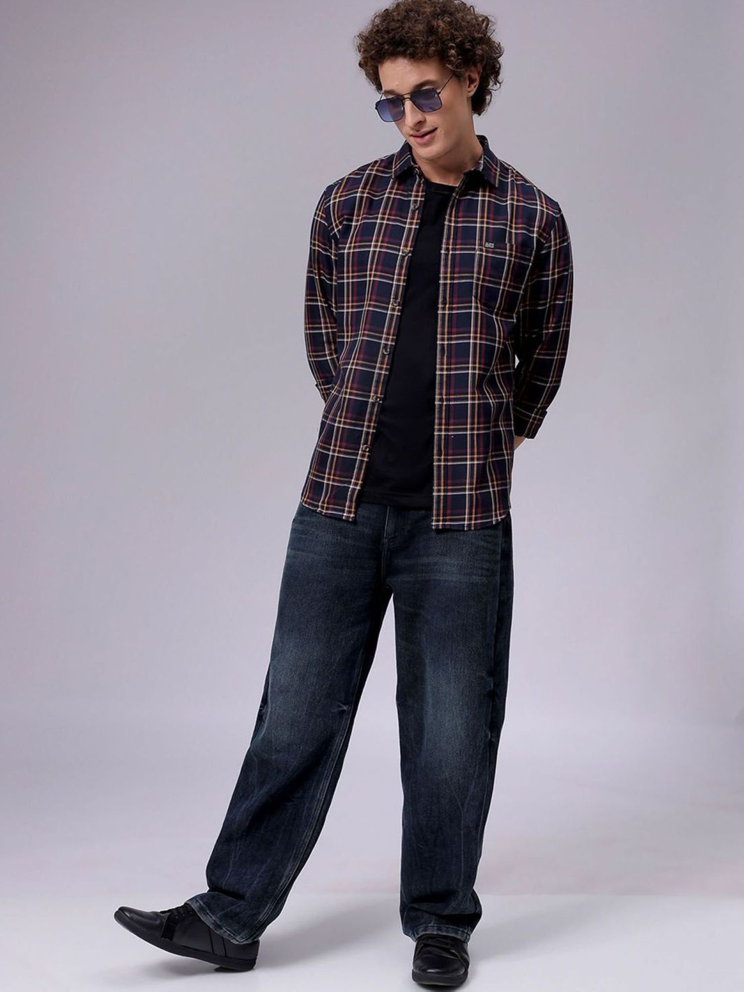 Men Slim Checked Spread Collar Casual Shirt