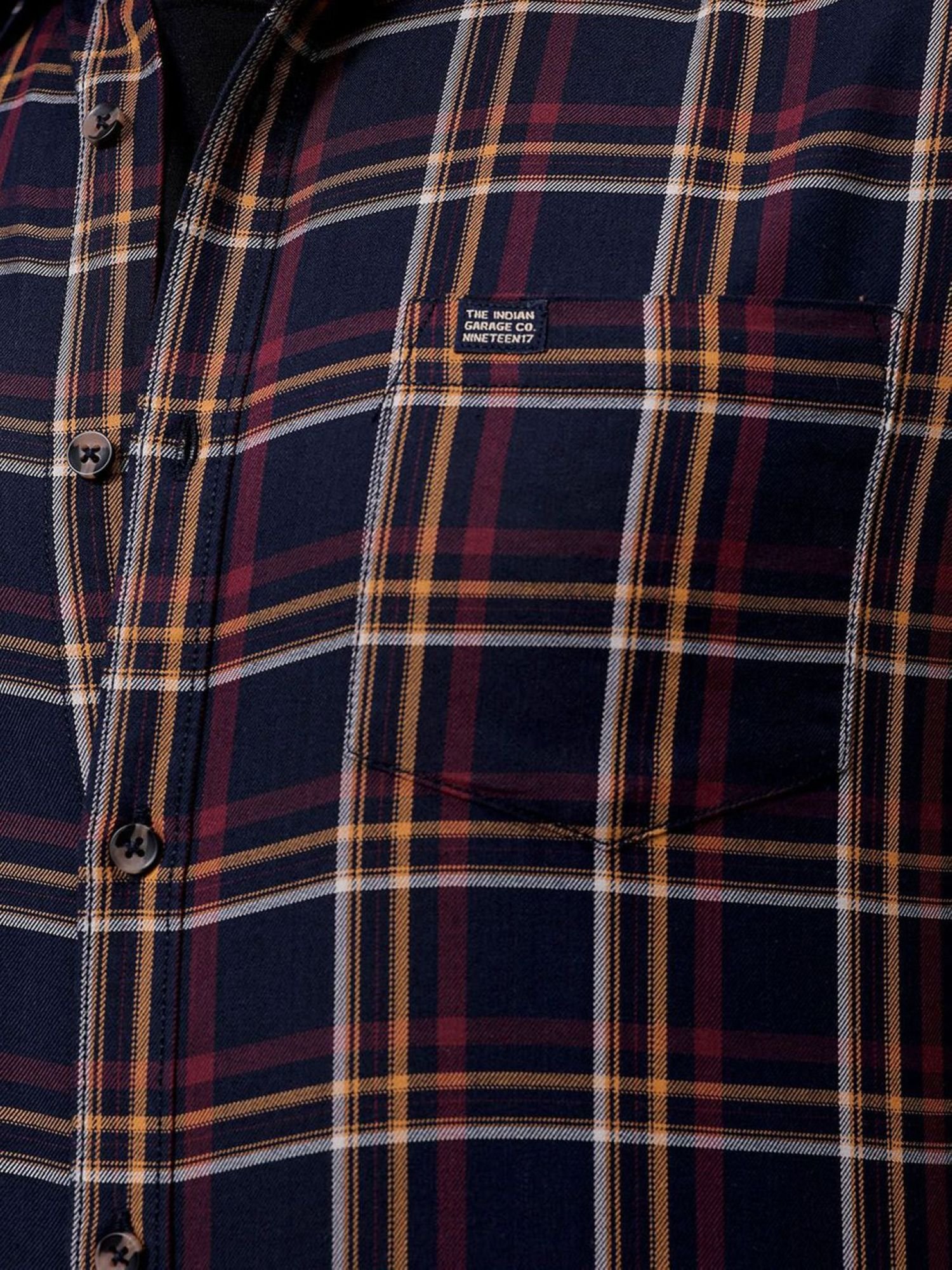 Men Slim Checked Spread Collar Casual Shirt