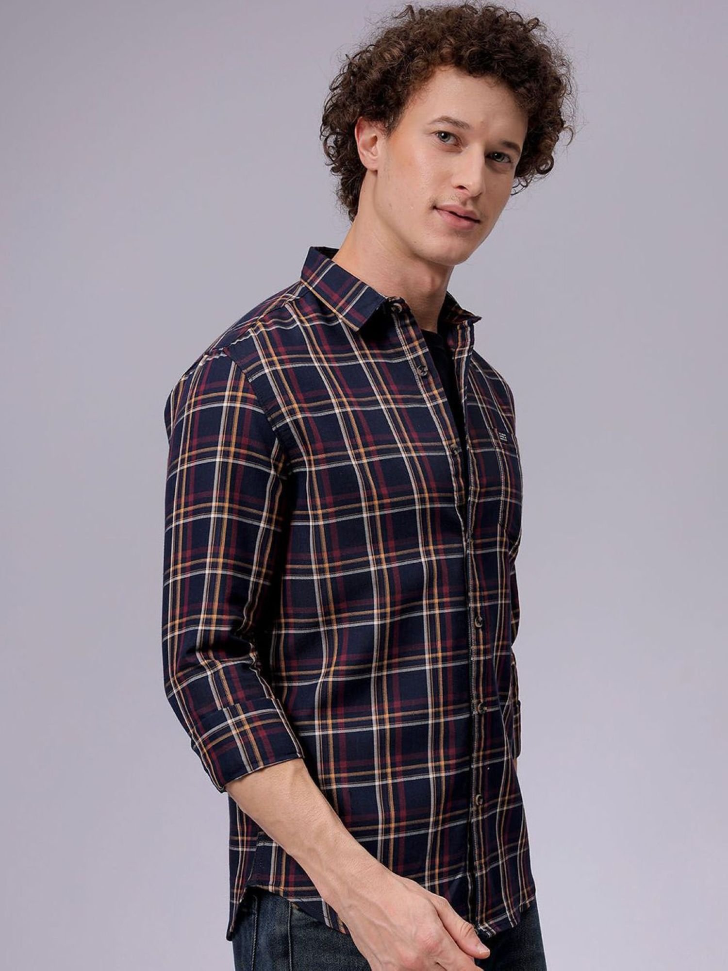 Men Slim Checked Spread Collar Casual Shirt