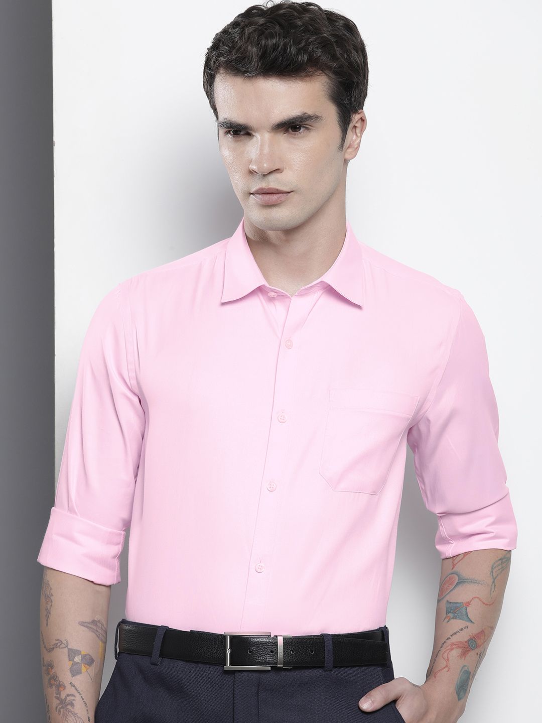 Men Slim Fit Solid Cutaway Collar Formal Shirt